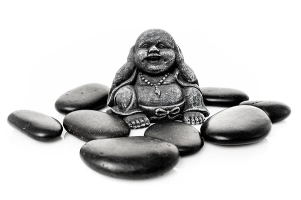 Glad buddha staty med massage sten isolerad på vit — Stockfoto