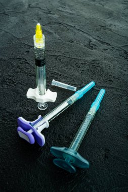 Eksik şırınga seti. Yüz Kozmetik Enjeksiyonu