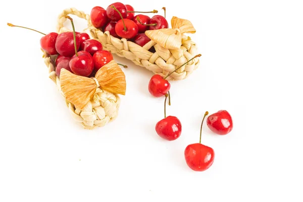 Cereja Cesta Isolada Sobre Fundo Branco — Fotografia de Stock