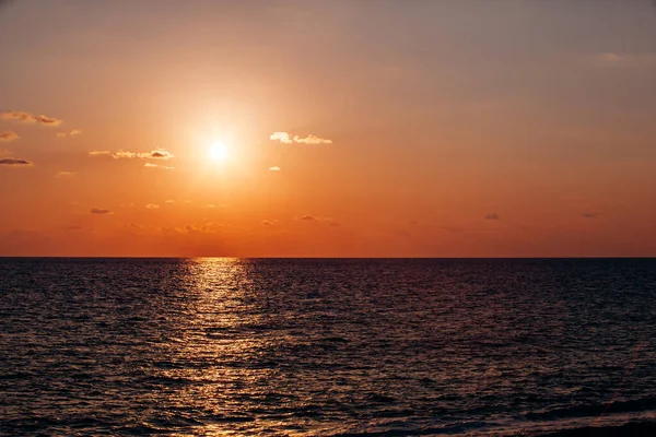 Belo Pôr Sol Quente Mar Cenário Bonito — Fotografia de Stock