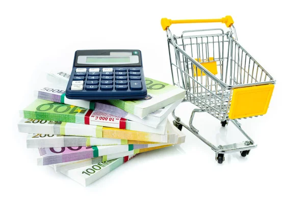 ユーロでショッピングカート 現金と計算機購入する前に最高の取引のための買い物の概念 — ストック写真