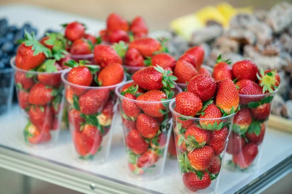 Fraises Rouges Fraîches Prêtes Vente Sur Marché — Photo