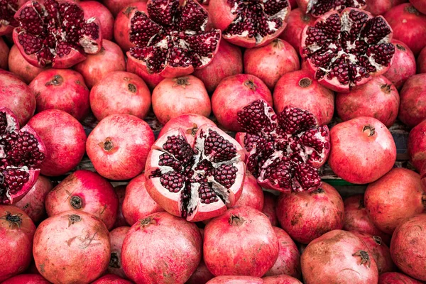 Frutta Melograno Rosso Mercato Strada Gruppo Melograni — Foto Stock