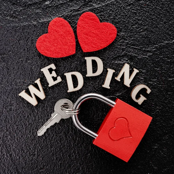 Rotes Herz Hochzeitskonzept Auf Schwarzem Hintergrund — Stockfoto