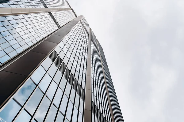 Blauwe Wolkenkrabber Gevel Kantoorgebouwen Moderne Glazen Silhouetten — Stockfoto
