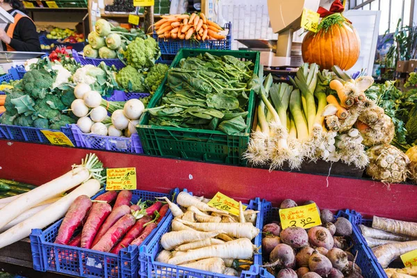 Marché Aux Fruits Légumes Beaucoup Fruits Légumes Frais Différents — Photo