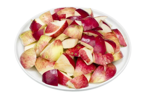 Jablka jsou řezané na malé kousky — Stock fotografie