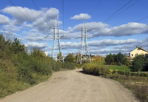 Linie wysokiego napięcia prądu elektrycznego — Zdjęcie stockowe