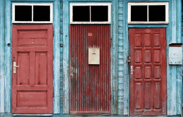 Drie rode retro deuren — Stockfoto