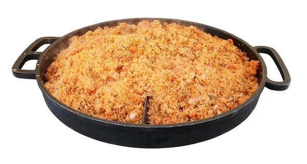 Фаст-фуд большого города - металлическая большая сковорода с горячей азиатской едой — стоковое фото
