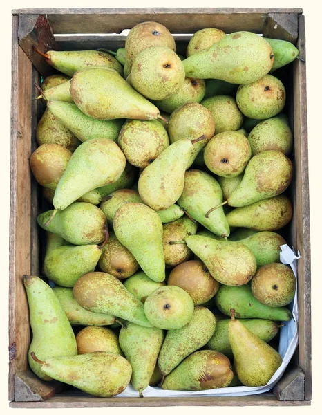 Street sale of fresh green pears in wooden boxe. — Stock Photo, Image