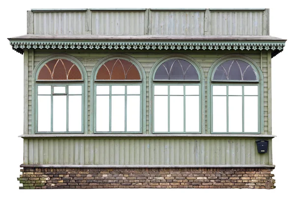 Vier Fenster im hölzernen grünen Vintage-Retro-Haus — Stockfoto