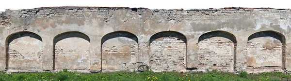 Long fragment de la clôture de mur d'arche détruite de l'argile — Photo