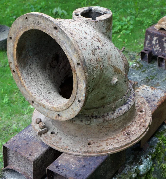 La vecchia valvola di collegamento angolare vintage — Foto Stock