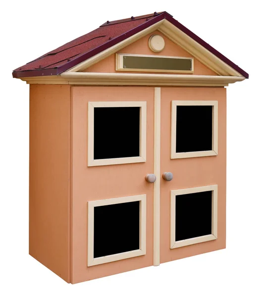 Деревенский деревянный почтовый ящик, как маленькая игрушка розовый дом изолирован — стоковое фото