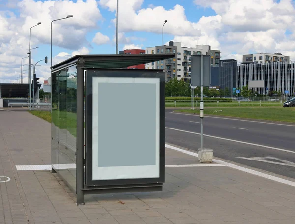 The  empty mass production bus-stop near  highway — Stock Photo, Image