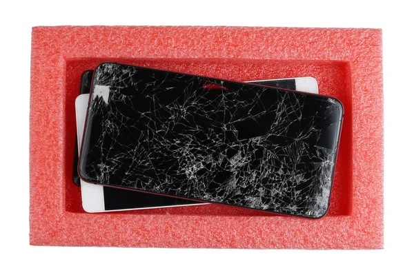 Trasiga defekta smartphones väntar deras reparation i en p — Stockfoto