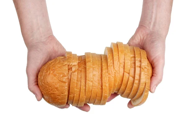 Baker uomo anziano tiene in mano una pagnotta di pane bianco affettato — Foto Stock