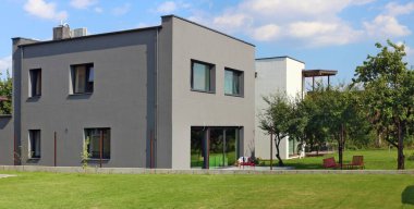 Düşük maliyetli daireleri olan yeni modern standart modüler evler