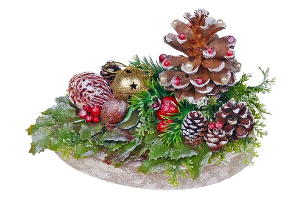 素朴なスタイルでクリスマス自家製モミの木松のコーン赤 — ストック写真