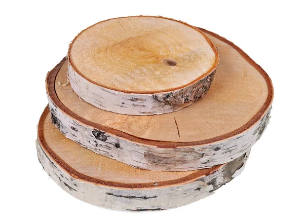 Corte de serra circular transversal do tronco de uma bétula jovem é uso — Fotografia de Stock