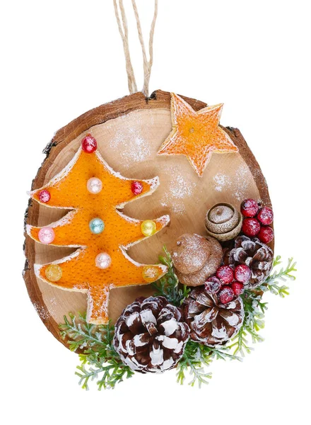 Kerstmis zelfgemaakte decoratie speelgoed in rustieke stijl gemaakt van droog — Stockfoto