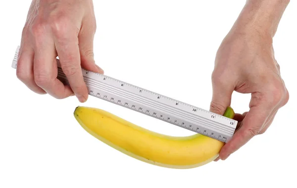 Landwirt überprüft Größe und Qualität reifer gelber Bananenfrüchte — Stockfoto