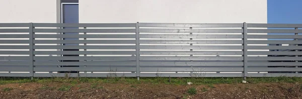 Gardul Lung Rural Este Realizat Din Plăci Orizontale Din Lemn — Fotografie, imagine de stoc