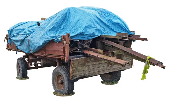 Старый Красный Сельский Трактор Прицеп Повозка Деревянные Бревна Синий Брезент — стоковое фото