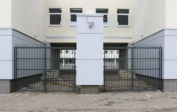 コロナウイルスによる閉鎖隔離 ヨーロッパの学校 — ストック写真
