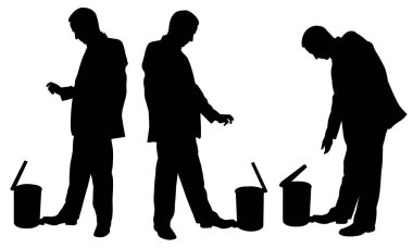 Çöp kovası içinde çöp atma insanlar 