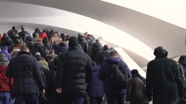 People traffic in the underground rail transport — Stock videók