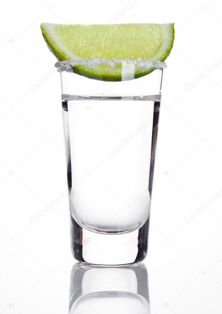 handel importeren Aardappelen Silver tequila shot glass with lime slice and salt Stock Photo by  ©DenisMArt 125668380
