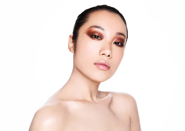 Skönhet asiatisk kvinna hälsa kosmetisk makeup porträtt — Stockfoto