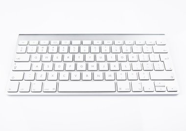 Beyaz arka plan üzerinde beyaz office bilgisayar klavye