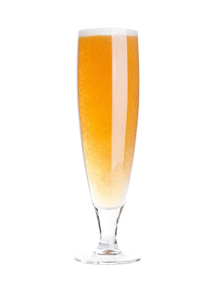 Glas öl cider elegant med skum isolerade — Stockfoto