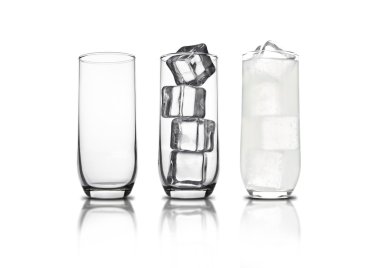 Limon limonata buz küpleri ve baloncuklar bardak