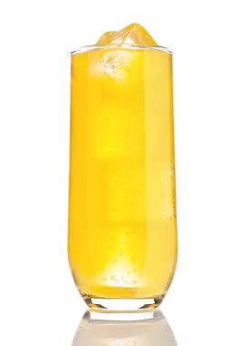 Portakallı soda buz küpleri ve baloncuklar bardak