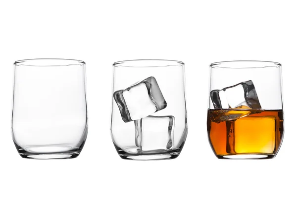 Lunettes avec whisky et glaçons et verre vide — Photo