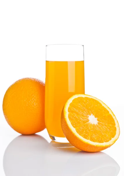 Glas gezond sinaasappelsap met fruit — Stockfoto
