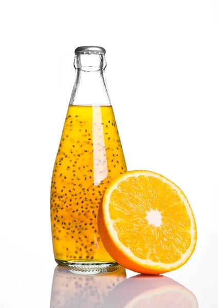 Fles van exotische gezond vruchtensap met sinaasappel — Stockfoto