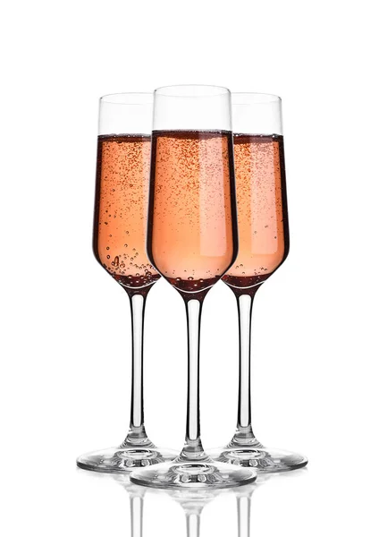 Růžové růže šampaňské s bublinkami na bílém — Stock fotografie