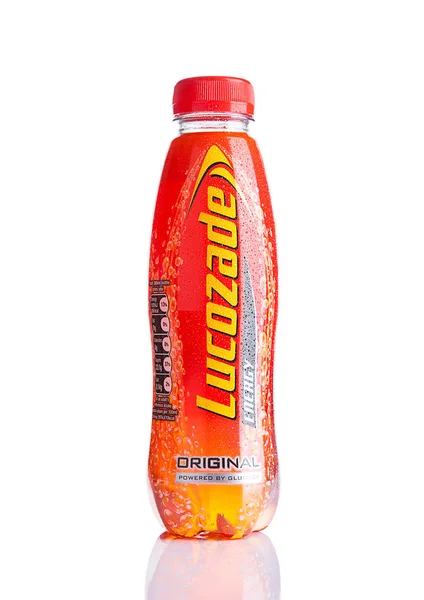 LONDRES, Reino Unido - 05 DE NOVIEMBRE DE 2016: Lucozade Original Energy Drink s —  Fotos de Stock