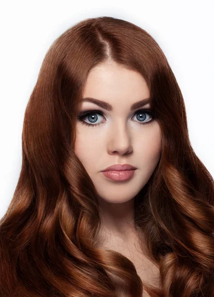 Ginger röd långt hår. Mode flicka stående — Stockfoto