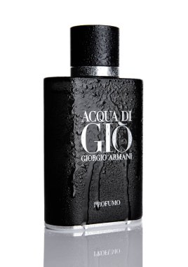 Londra, İngiltere - 11 Kasım 2016: Giorgio Armani, Acqua di Gio koku erkekler için dünya çapında evergreen çok satan Parfümler biridir