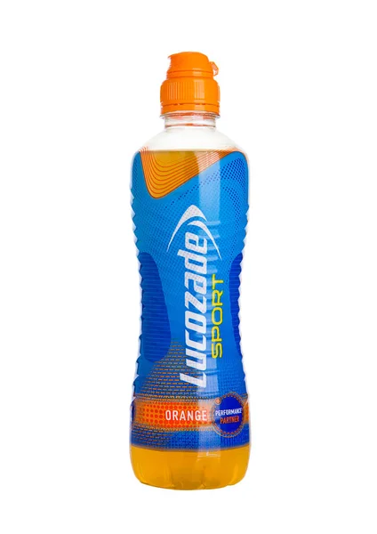 LONDRES, Reino Unido - 11 de noviembre de 2016: Fría botella de Lucozade Sport bebida energética con sabor a naranja sobre fondo blanco —  Fotos de Stock