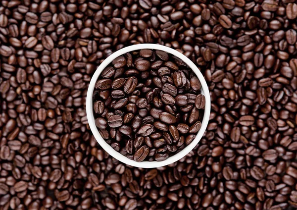 朝食朝の豆に熱いコーヒー カップ — ストック写真