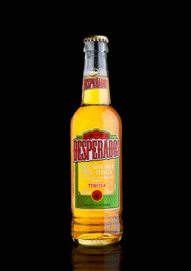 Londra, İngiltere - 15 Aralık 2016: Desperados şişe bira, tekila ile aromalı lager Heineken tarafından üretilen ve ' 50'den fazla ülkede satılan popüler bira olduğunu.