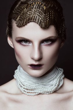 Güzellik makyaj glamour saç modeli inci ile