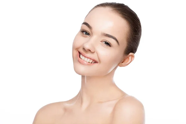 Krásná žena s roztomilý úsměv přírodní make-up lázně — Stock fotografie